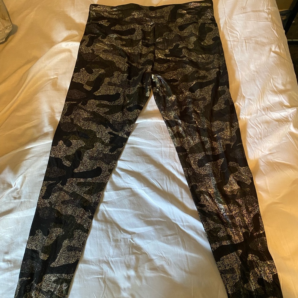 Shinny camouflage leggings